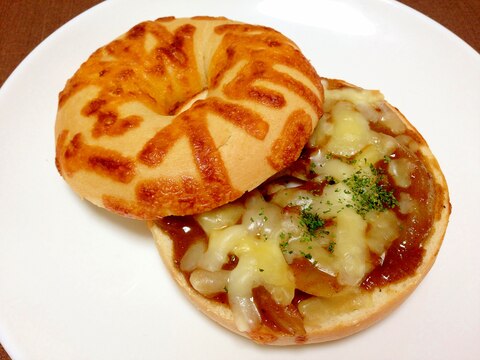 朝食に☆チーズカレーベーグルトースト